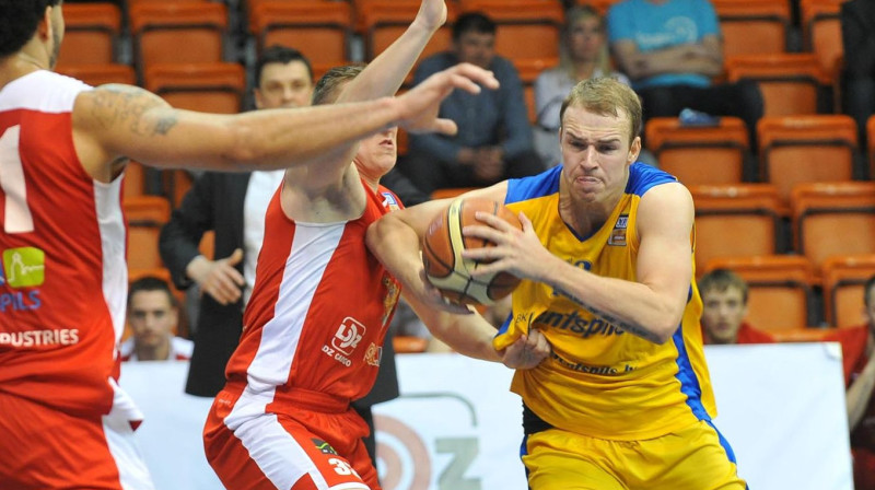 Māris Gulbis un BK "Ventspils" pret BK "Jēkabpils": jauna tikšanās pusgadu pēc cīniņa Aldaris LBL pusfinālsērijā.
Foto: bkventspils.lv