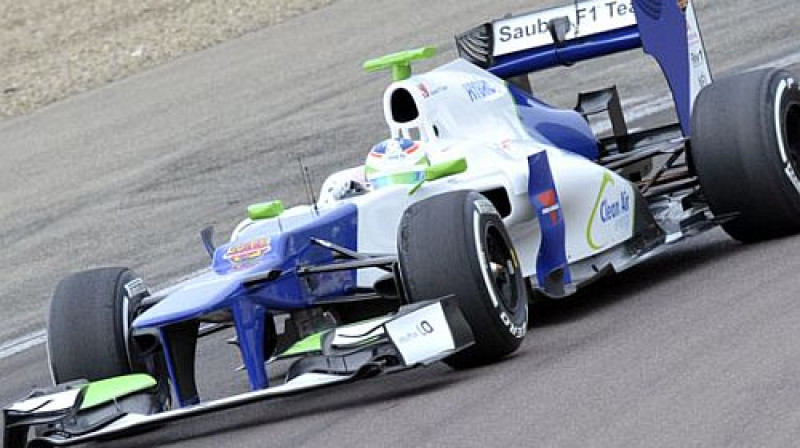 De Silvestro pie F1 auto stūres
Foto: justcarnews.com
