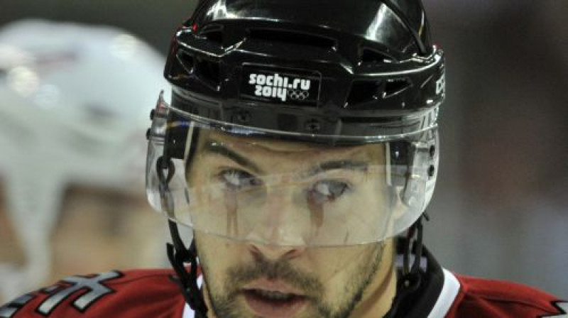 Kaspars Daugaviņš arī ar savainotu kāju ir bīstams ikvienam pretiniekam
Foto: Romāns Kokšarovs, Sporta Avīze, f64