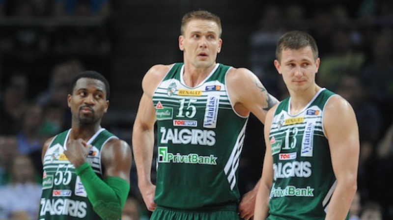 "Žalgira" spēlētāji Džastins Dentmons, Roberts Javtoks un Pauļus Jankūns
Foto: www.lkl.lt
