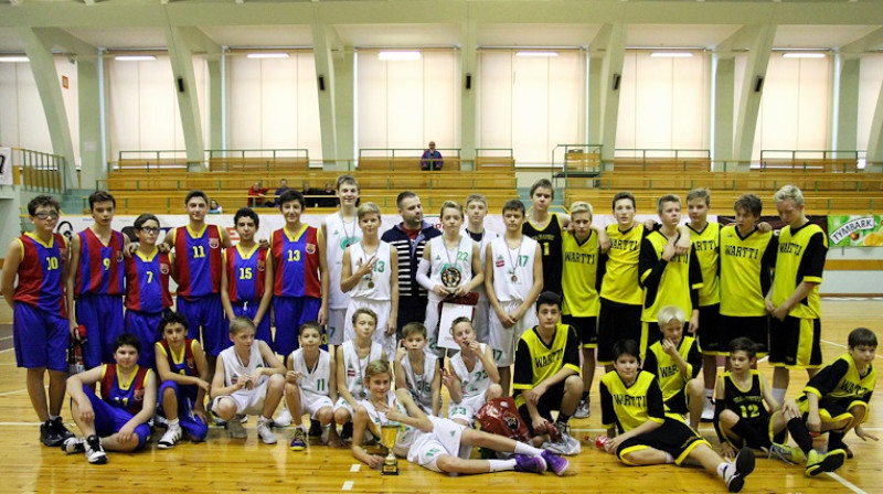 Fragments no U14 spēlētāju apbalvošanas pirmajā posmā. Centrā Valmieras basketbolisti.
Foto: Renārs Buivids