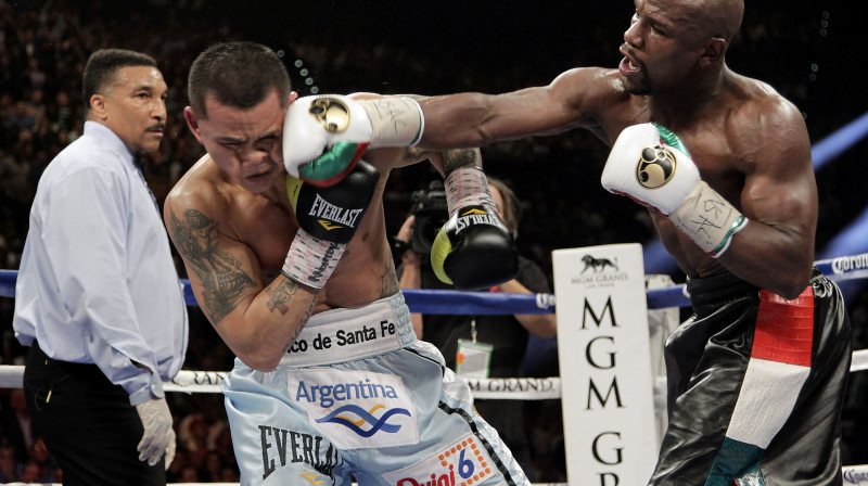 Markoss Maidana un Floids Meivezers juniors
Foto: AFP/Scanpix