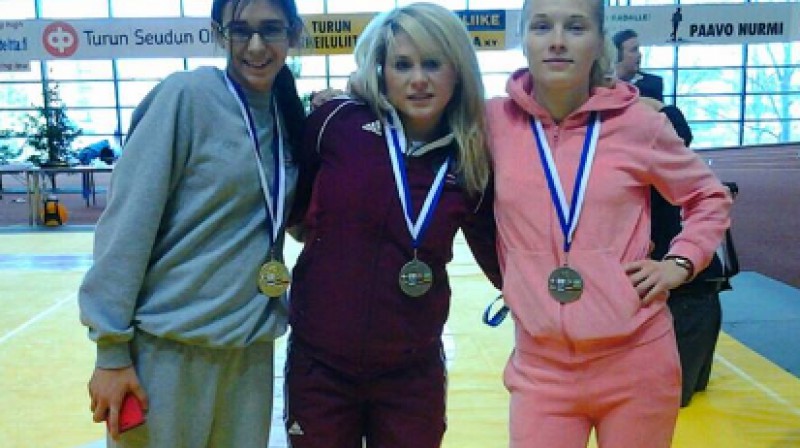 Diāna Dzasaževa (Jelgava), Karolina Tjapko (Liepāja), Violeta Ponomarjova (Rīga)
Foto: Latvijas Cīņas federācija