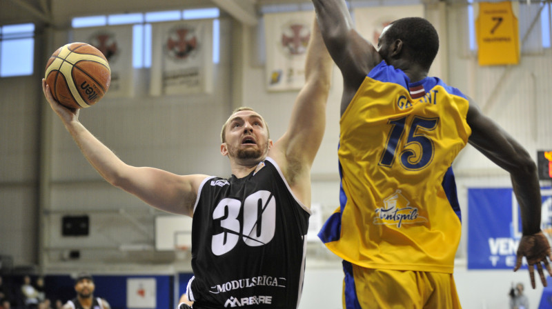 Rihards Kuksiks uzbrukumā 
Foto: Romāns Kokšarovs, Sporta Avīze, f64
