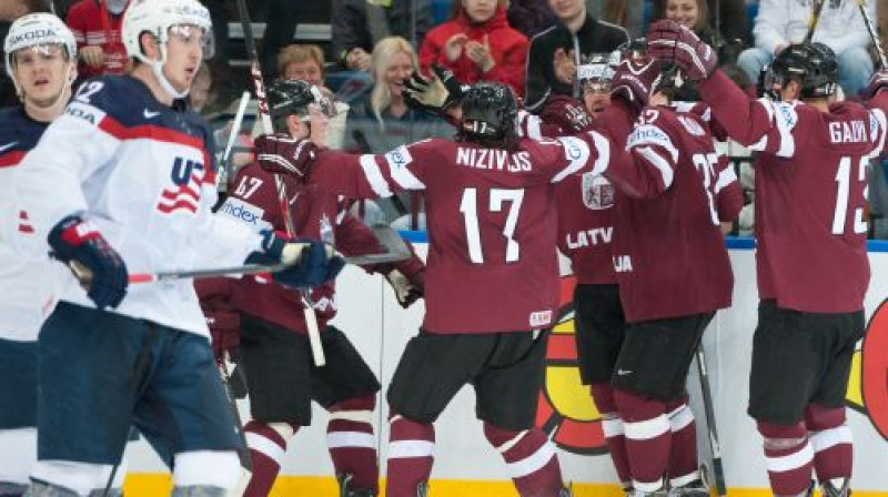 Pieredzējušie uzbrucēji Aleksandrs Ņiživijs un Herberts Vasiļjevs kaldināja panākumu pret ASV ar 6:5
Foto: Romāns Kokšarovs, Sporta Avīze, f64