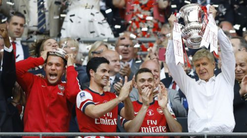 "Arsenal" ar izcīnīto kausu
Foto: AP/Scanpix