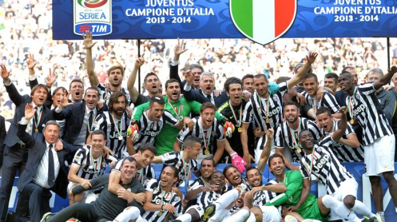 Turīnas "Juventus" atzīmē trešo titulu pēc kārtas
Foto: AP/Scanpix
