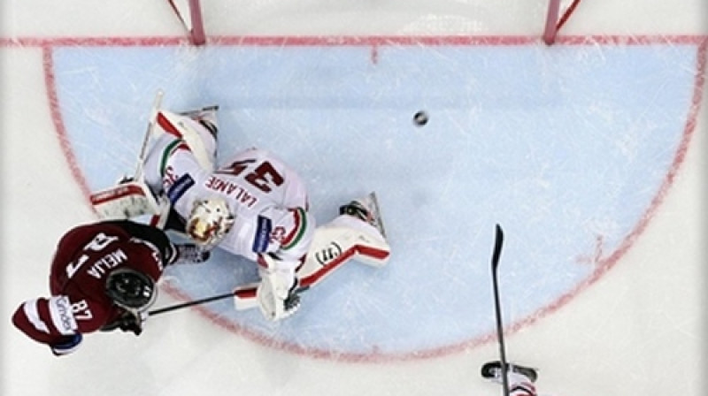 Gints Meija vārtsarga laukumā
Foto: IIHF raksts par Latvijas un Baltkrievijas spēli