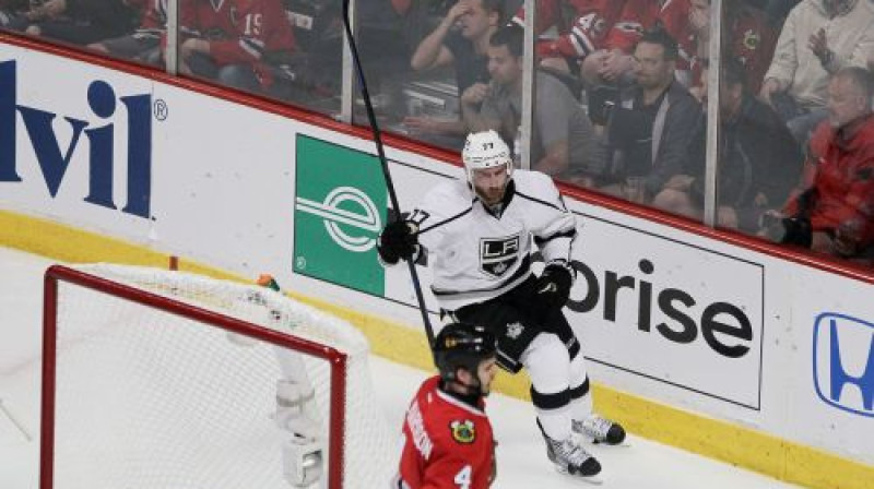 Džefs Kārters Losandželosas "Kings" labā izcēlās ar trim rezultatīviem metieniem
Foto: AFP/Scanpix