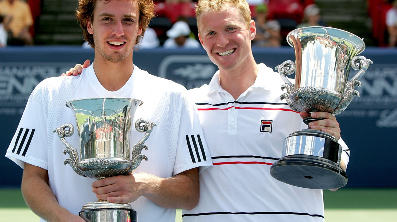 2009. gada jūlijs. Ernests Gulbis un Dmitrijs Tursunovs uzvar ATP dubultspēļu turnīrā
Foto: AFP/Scanpix