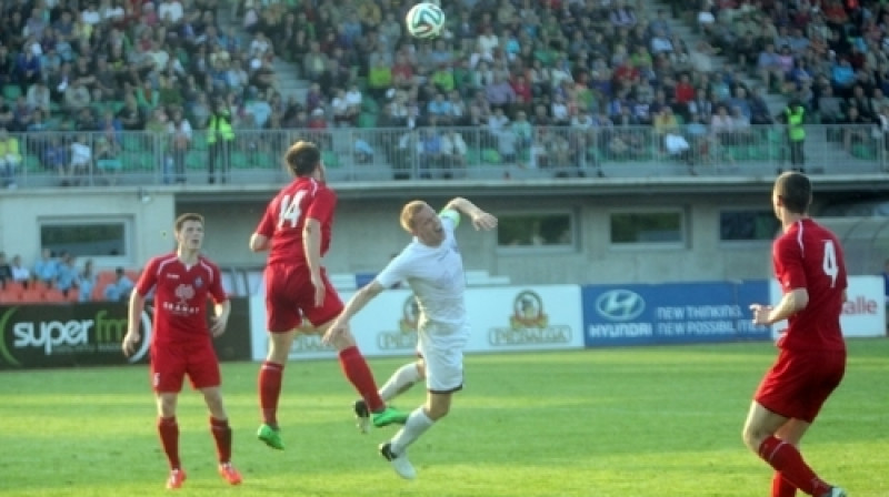 Valērijs Šabala gaisa divcīņā
Foto: Ivars Veiliņš, jelgavasvestnesis.lv