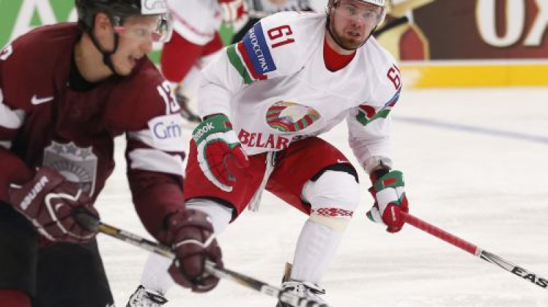 Andrejs Stepanovs (pa labi) spēlē pret Latviju
Foto:AP/Scanpix