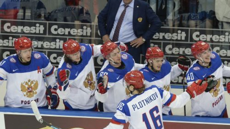Sergejs Plotņikovs guva Krievijas pirmos vārtus, bet Oļegs Znaroks debitēja ar pasaules čempionāta fināla sasniegšanu
Foto: AFP/Scanpix