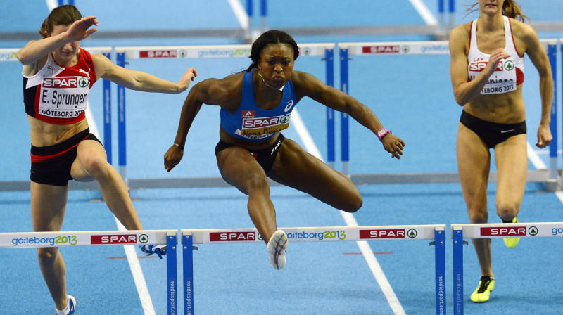 Laura Ikauniece (pa labi) 2013. gada Eiropas čempionātā telpās Gēteburgā.
Foto: Scanpix/AFP