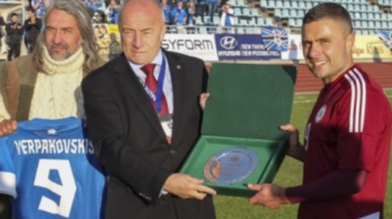 Māris Verpakovskis tiek sveikts atvadu spēlē no izlases
Foto: Ģirts Brūns, liepajniekiem.lv