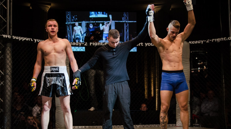 Lauris Leitāns (no kreisās) pēc cīņas ar Niklasu Štolci
Foto: groundandpound.de