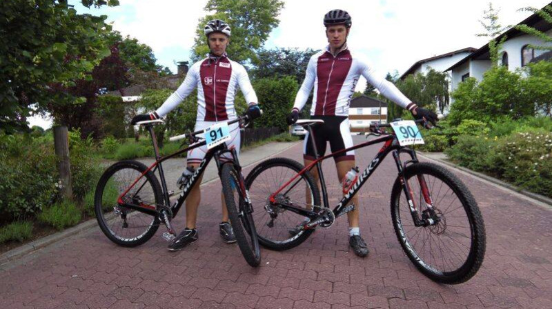 Matīss Preimanis (pa labi)
Foto: DPA Cycling team