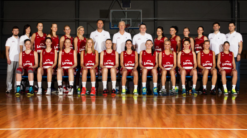 Latvijas sieviešu valstsvienīva: sākas cīņa par ceļazīmi uz 2015.gada Eiropas čempionāta finālturnīru.
Foto: Renārs Koris