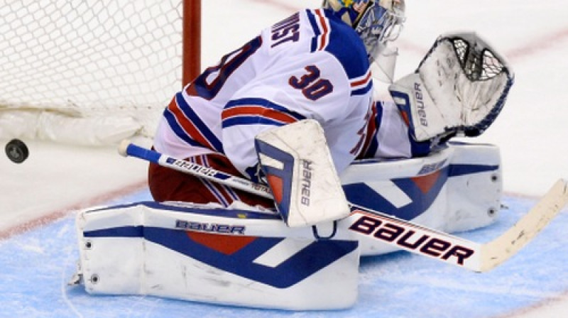 Henriks Lundkvists ielaiž izšķirošos vārtus
Foto: AFP/Scanpix