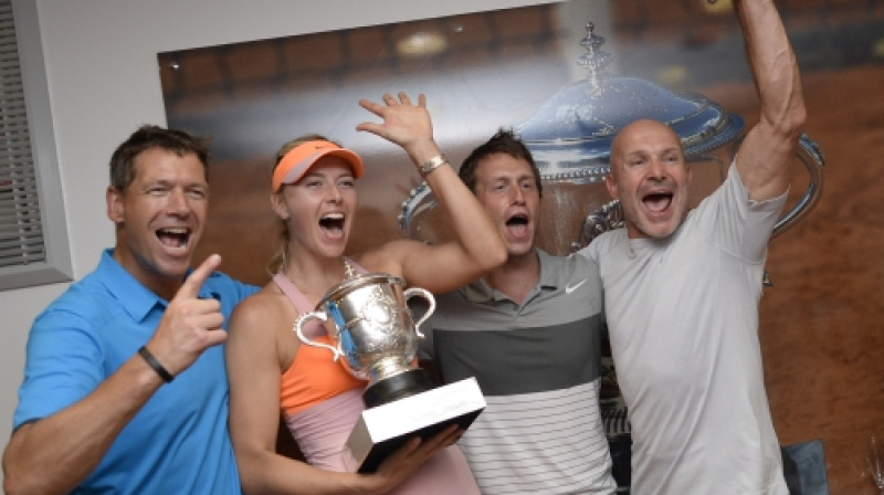 Marija Šarapova un viņas treneru kolektīvs
Foto: AP/Scanpix