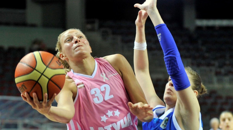 Ieva Veinberga: pirmā oficiālā spēle FIBA turnīros
Foto: Romāns Kokšarovs, f64