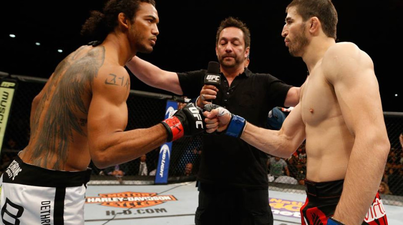 Bensons Hendersons (no kreisās) pirms cīņas ar Rustamu Habilovu
Foto: ufc.com