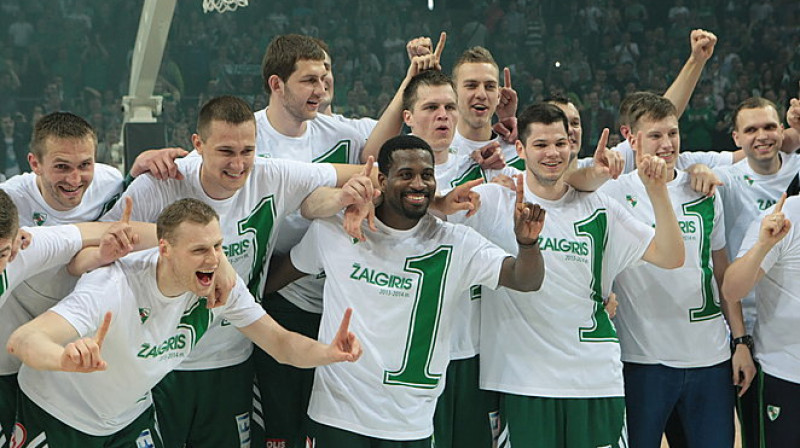 Kaspars Vecvagars un "Žalgira" spēlētāji
Foto: www.lrytas.lt