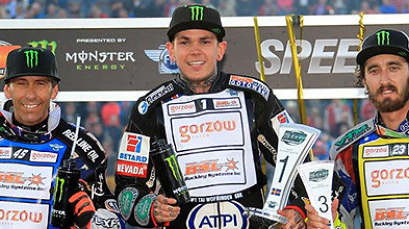 Zviedrijas GP pjedestāls - Tais Vofindens (vidū) kļuva par pirmo, kurš šosezon uzvarēja divos GP posmos un viņš tagad ir GP seriāla līderis kopvērtējumā.