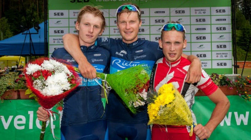 Andžs Flaksis (pa vidu)
Foto: Zigismunds Zālmanis