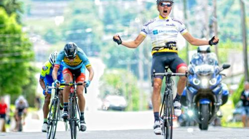 Toms Skujiņš svin uzvaru "Tour de Beauce" velobraucienā
Foto: tourdebeauce.com