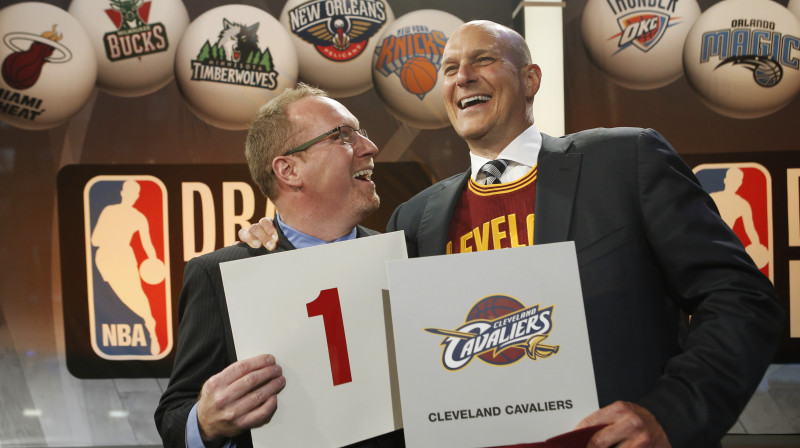 "Cavaliers" ģenerālmenedžeris Deivids Grifins un mazais īpašnieks Džefs Koens 
Foto: AP/Scanpix