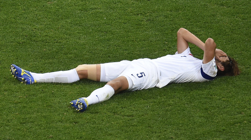 Šim korejietim cauri jau ir izgājis zibens, bulta, lode, izkapts... Vai piespēle.
Foto: scanpix/AFP