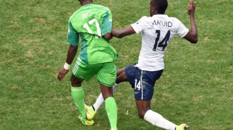 Blēzs Matuidī salauž Ogenji Onazi kāju
Foto: AFP/Scanpix