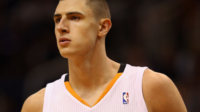 "Phoenix Suns" 2013. gada NBA draftā ar piekto numuru izvēlējās ukraiņu centru Oleksiju Lenu
Foto: AFP/Scanpix