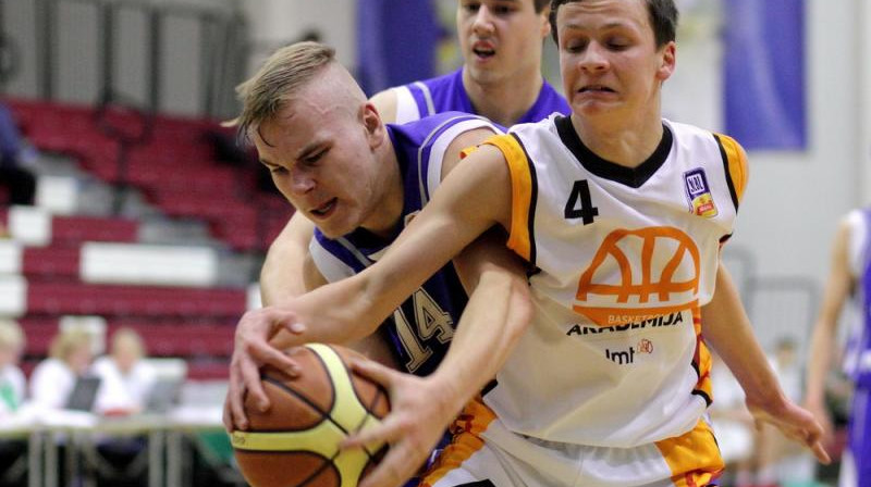 Rendijs Feikners un U18 izlase: laba spēku pārbaude Baltijas kausa izcīņā Tallinā.
Foto: basket.ee