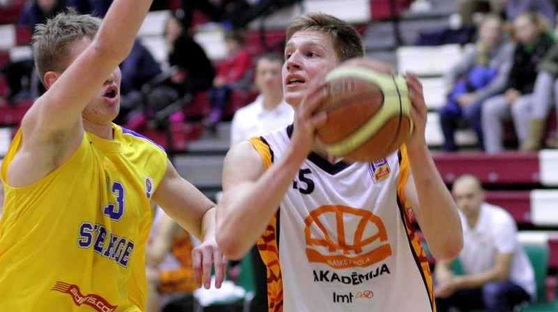 Rinalds Mālmanis: 16 punktu U18 izlases spēlē ar Lietuvas izlasi.
Foto: basket.ee
