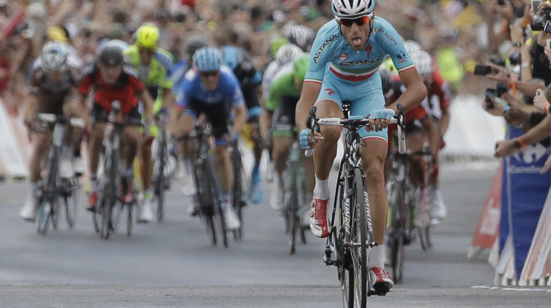 Vincenco Nibali mirkli pirms finiša 
Foto: AP/Scanpix