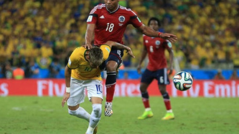 Kamilo Sunjiga savaino Neimāru
Foto: PA Wire/Scanpix