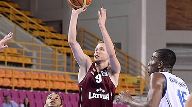 Kristaps Pļavnieks: 13 punkti, sešas piespēles un piecas izprovocētas piezīmes pret Lielbritāniju
Foto: www.fibaeurope.com