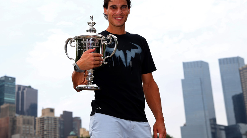 Rafaels Nadals ar "US Open" trofeju
Foto: AFP/Scanpix