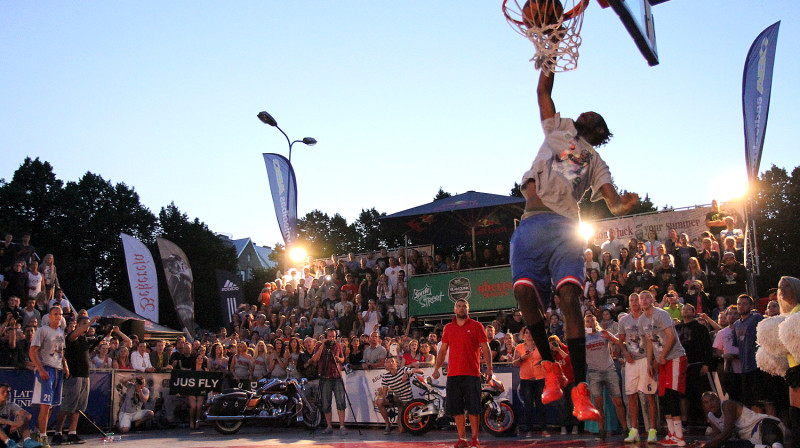 2013. gada "Sprite Slam Dunk" konkursā uzvarēja kanādietis Džastins Dārlingtons
Foto: Renārs Buivids (Ghetto Family)