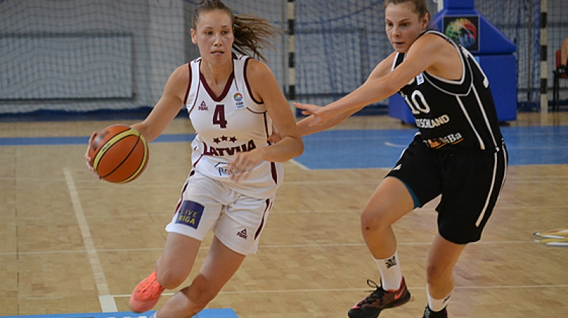 Anna Buša: 11 punktu spēlē ar Igaunijas juniorēm.
Foto: FIBAEurope.com