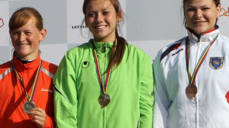 Anete Kociņa (centrā)
Foto: Ritvars Raits, lat-athletics.lv