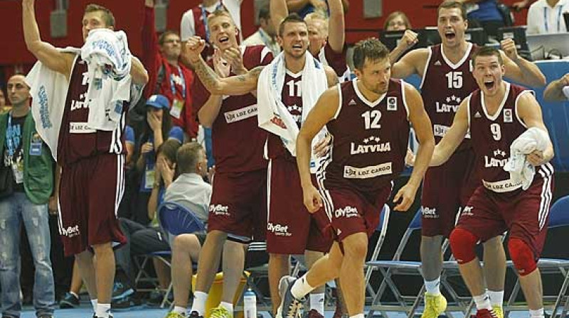 Latvijas valstsvienība pēc uzvaras EuroBasket'2013 spēlē Slovēnijā. Savā laukumā emocijas būtu vēl karstākas.
Foto: FIBAEurope.com