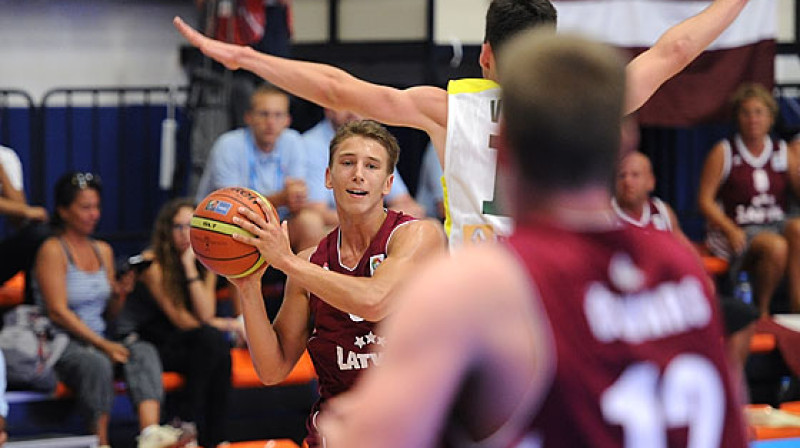 Artūrs Grīnbergs un Latvijas U18 izlase: trešdien izšķirošā cīņa par vietu Eiropas čempionāta ceturtdaļfinālā.
Foto: FIBAEurope.com