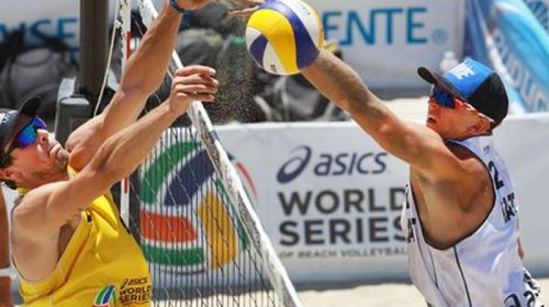 Maveriks Hečs pret Jāni Šmēdiņu
Foto: Fivb.org