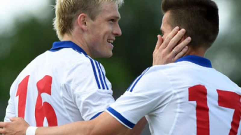 Artjoms Rudņevs (no kreisās)
Foto: HSV.de