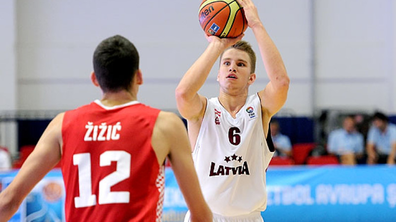 Ervīns Mežnieks: 26 punkti U18 izlases spēlē ar Spānijas junioriem.
Foto: fibaEurope.com