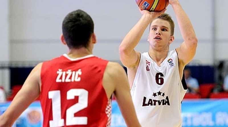 Ervīns Mežnieks ar bumbu
Foto: FIBA Europe