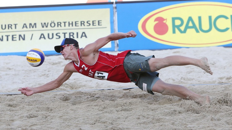 Jānis Šmēdiņš aizsardzībā
Foto: fivb.org
